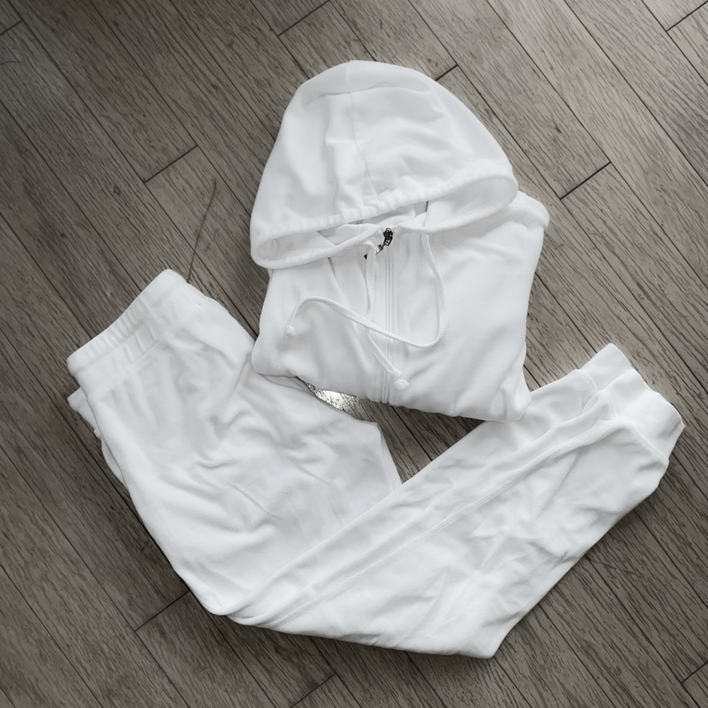 White velvet tracksuit. Pants and zip up set